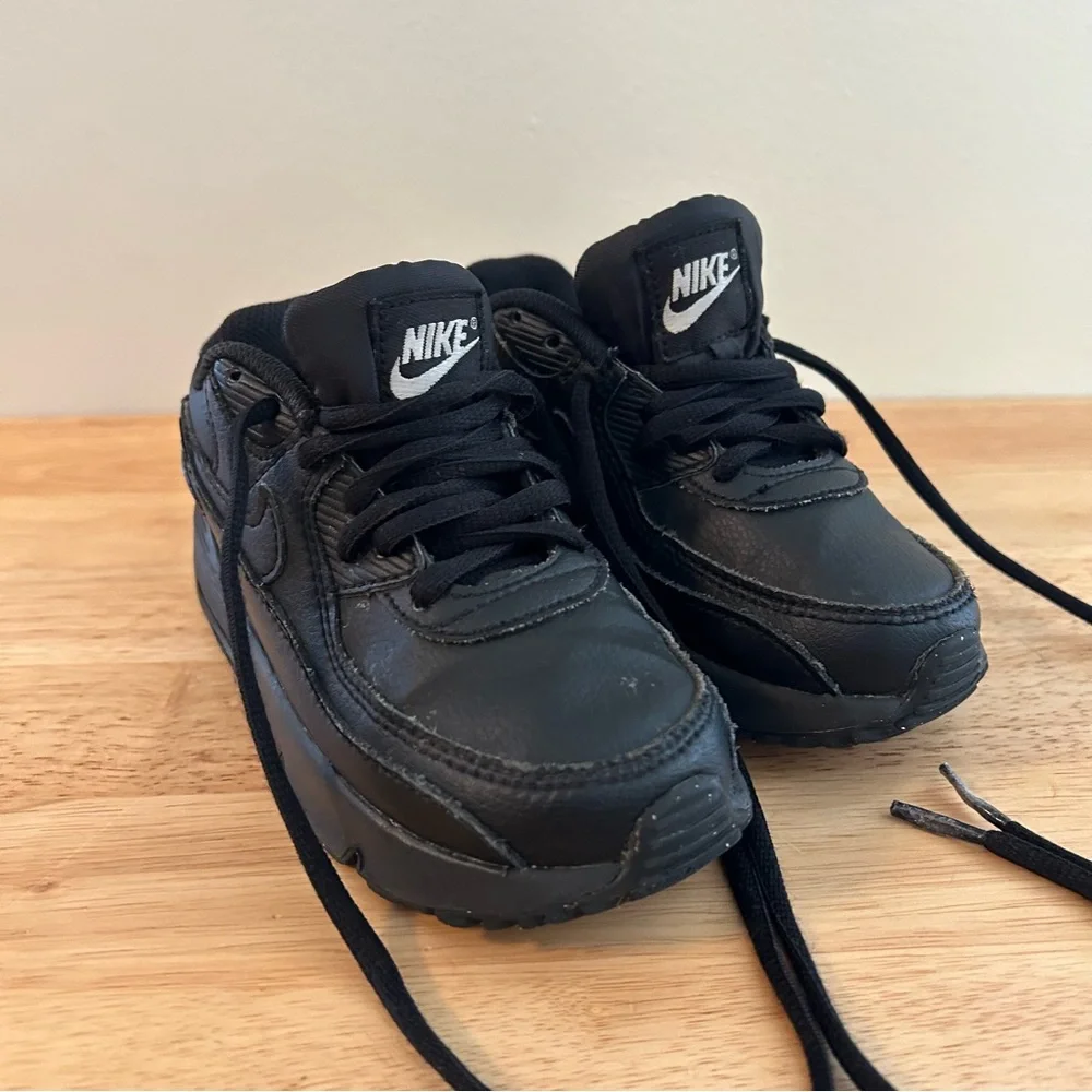 Nike Air Max 90 Easy‎ On Shoes Youth 10C Black Leather CD 6868-001 Sneakers Kids